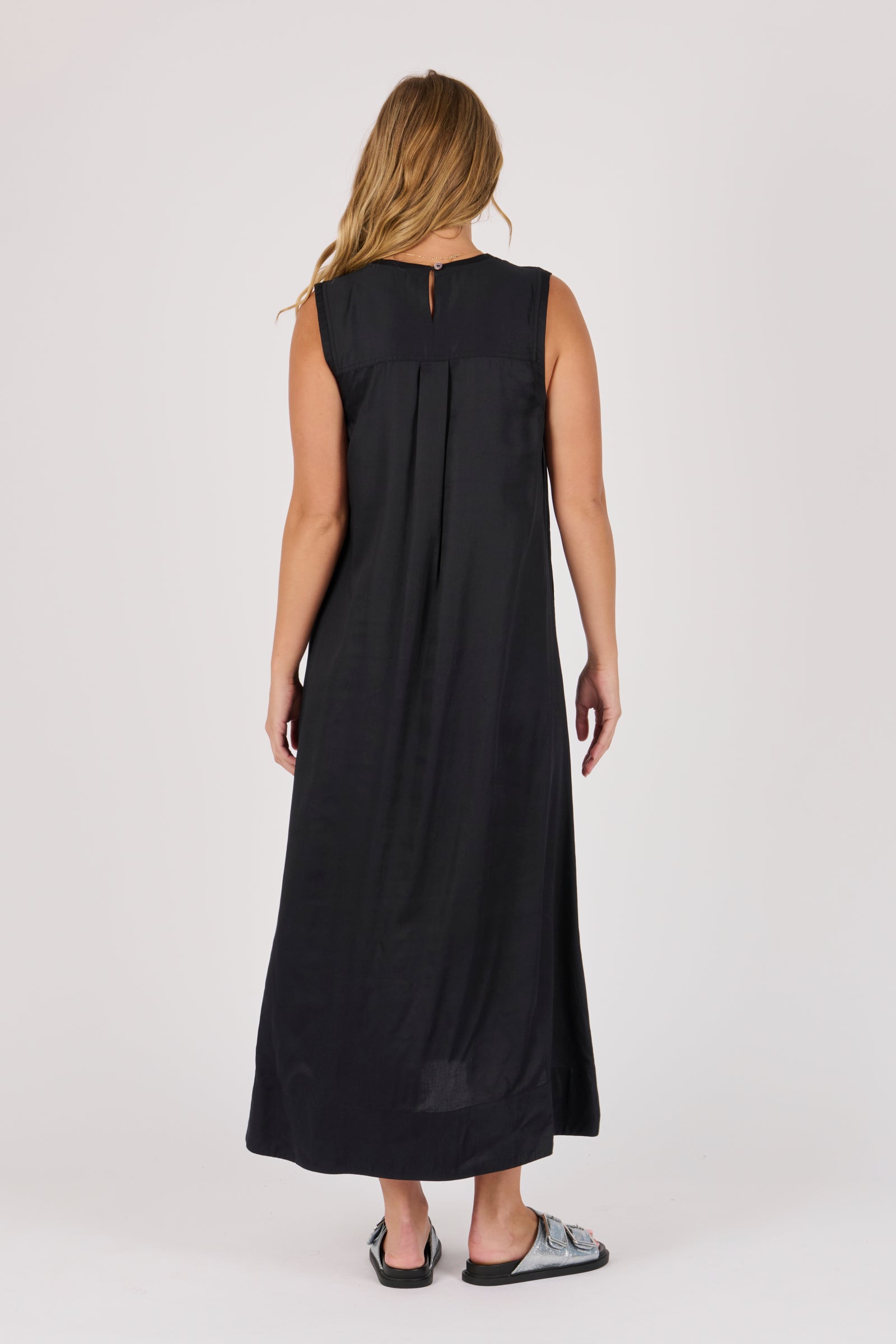 Ellis & Dewey Sleeveless V-Neck Maxi Dress in Black – lightweight viscose summer maxi dress with side pockets and relaxed A-line fit, designed in Geelong Australia.